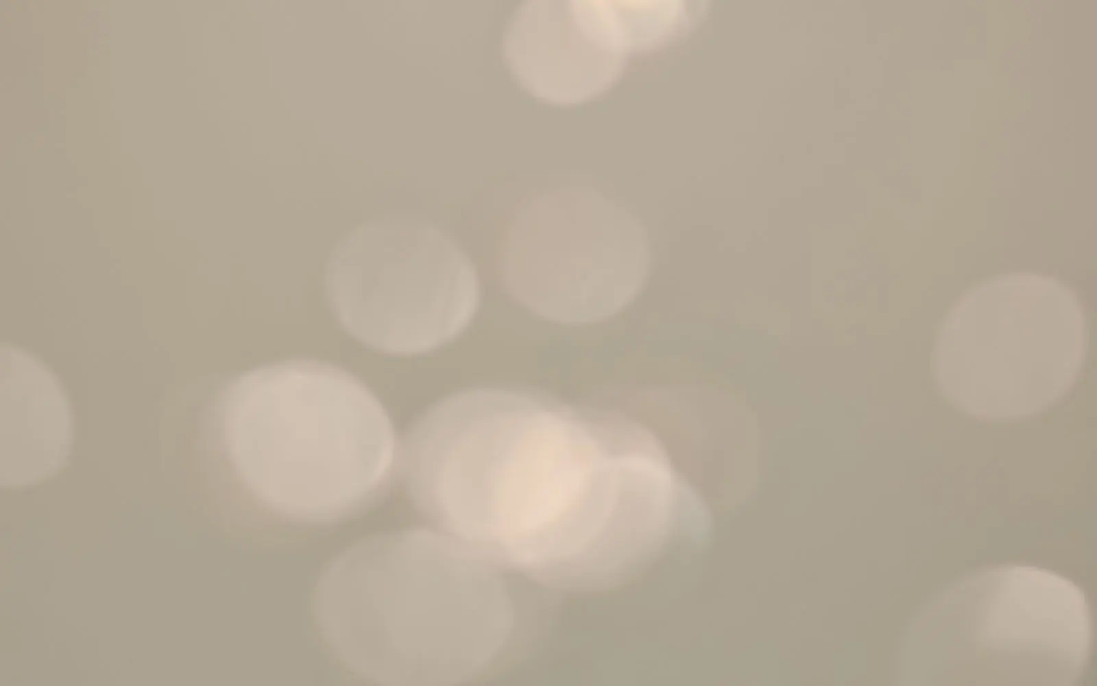 Weiche Lichtreflexe als abstrakter heller Hintergrund